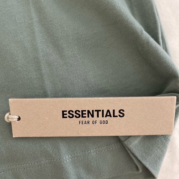 SOLD Essentials Fear Of God T Shirt - Picture 5 of 5